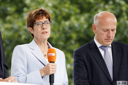 Gedenkveranstaltung zum 58. Jahrestag des Mauerbaus an der Glienicker Brücke in Potsdam