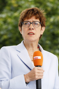 Gedenkveranstaltung zum 58. Jahrestag des Mauerbaus an der Glienicker Brücke in Potsdam