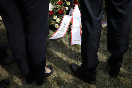 Gedenkveranstaltung zum 58. Jahrestag des Mauerbaus an der Glienicker Brücke in Potsdam