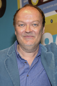 Jens Wawrczeck im 80er Café in Hamburg