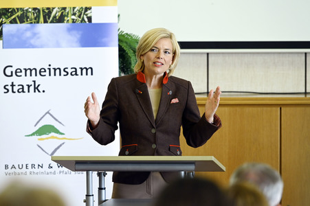 Julia Klöckner beim Forum 'Gemüseanbau im Fokus' in Mutterstadt