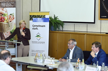 Julia Klöckner beim Forum 'Gemüseanbau im Fokus' in Mutterstadt