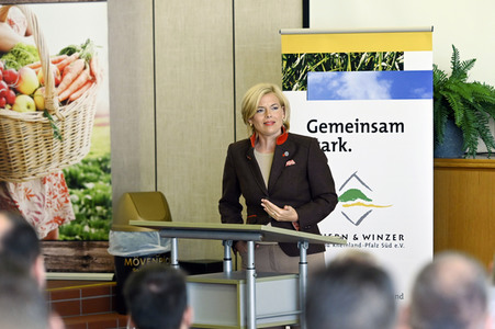 Julia Klöckner beim Forum 'Gemüseanbau im Fokus' in Mutterstadt