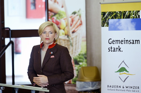 Julia Klöckner beim Forum 'Gemüseanbau im Fokus' in Mutterstadt