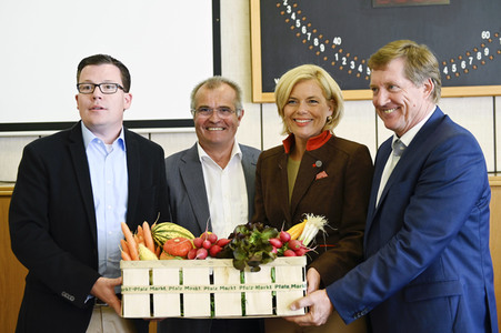 Julia Klöckner beim Forum 'Gemüseanbau im Fokus' in Mutterstadt