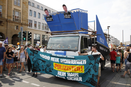 Demonstration 'Unteilbar' in Dresden