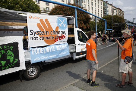 Demonstration 'Unteilbar' in Dresden