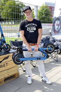 Benefiz-Fußballspiel 'Kicken mit Herz' 2019 in Hamburg