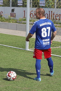 Benefiz-Fußballspiel 'Kicken mit Herz' 2019 in Hamburg