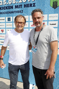 Benefiz-Fußballspiel 'Kicken mit Herz' 2019 in Hamburg