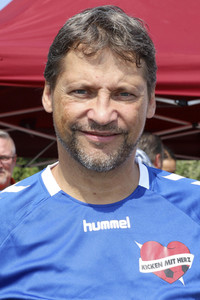 Benefiz-Fußballspiel 'Kicken mit Herz' 2019 in Hamburg