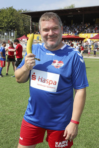 Benefiz-Fußballspiel 'Kicken mit Herz' 2019 in Hamburg