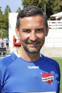 Benefiz-Fußballspiel 'Kicken mit Herz' 2019 in Hamburg