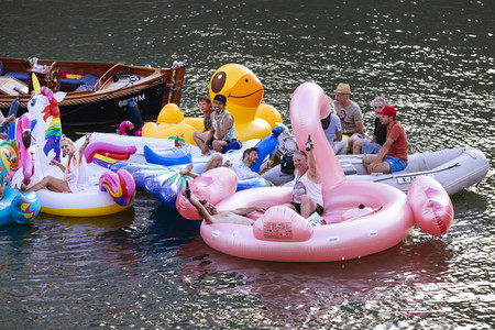 Symbolfoto Schwimminsel