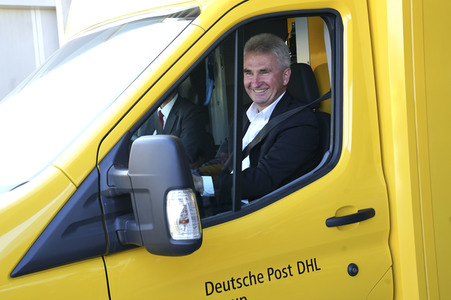 Inbetriebnahme des 10000sten DHL StreetScooters in Köln