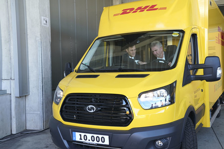Inbetriebnahme des 10000sten DHL StreetScooters in Köln
