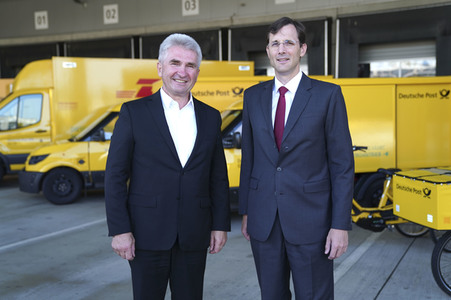 Inbetriebnahme des 10000sten DHL StreetScooters in Köln
