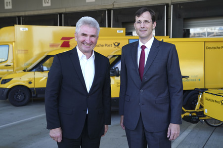 Inbetriebnahme des 10000sten DHL StreetScooters in Köln