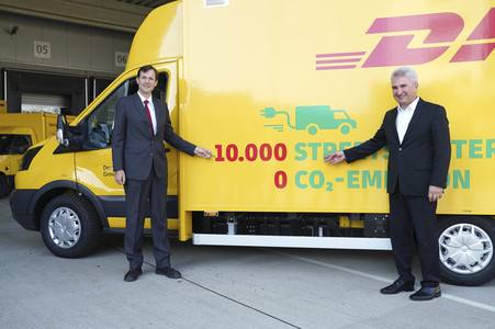 Inbetriebnahme des 10000sten DHL StreetScooters in Köln