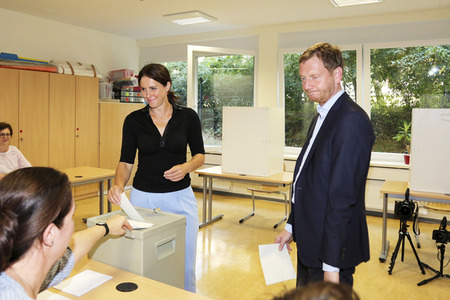 Michael Kretschmer beim Wählen in Dresden
