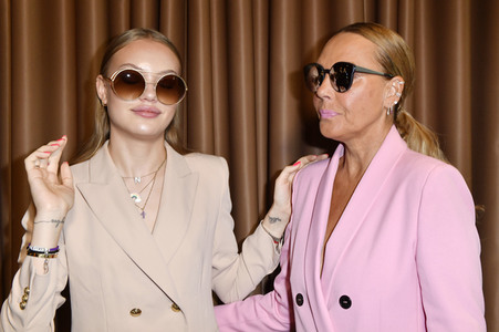 Präsentation von Natascha Ochsenknechts Brillenkollektion in Berlin