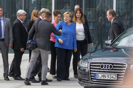 Angela Merkel besucht das Bauhaus Museum in Dessau-Roßlau