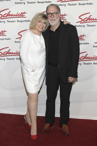 Revue 'Nutten, Koks und frische Erdbeeren' in Hamburg