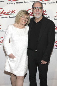 Revue 'Nutten, Koks und frische Erdbeeren' in Hamburg