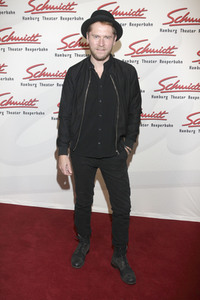 Revue 'Nutten, Koks und frische Erdbeeren' in Hamburg