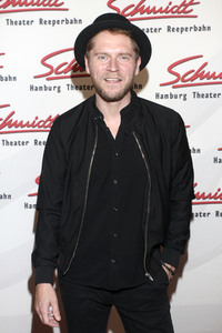 Revue 'Nutten, Koks und frische Erdbeeren' in Hamburg