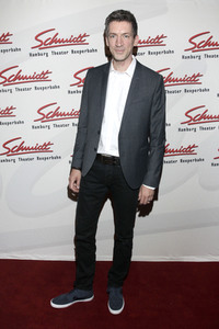 Revue 'Nutten, Koks und frische Erdbeeren' in Hamburg