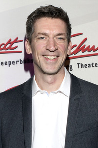 Revue 'Nutten, Koks und frische Erdbeeren' in Hamburg