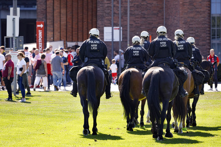 Polizeimaßnahmen beim Derby 1. FC Köln gegen Borussia Mönchengladbach in Köln