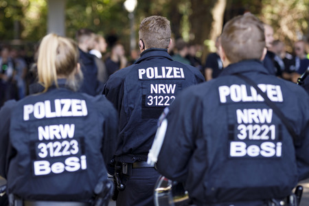 Polizeimaßnahmen beim Derby 1. FC Köln gegen Borussia Mönchengladbach in Köln