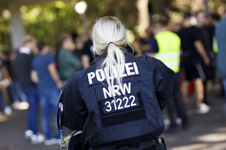 Polizeimaßnahmen beim Derby 1. FC Köln gegen Borussia Mönchengladbach in Köln