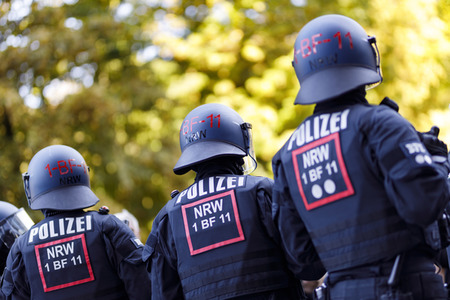 Polizeimaßnahmen beim Derby 1. FC Köln gegen Borussia Mönchengladbach in Köln