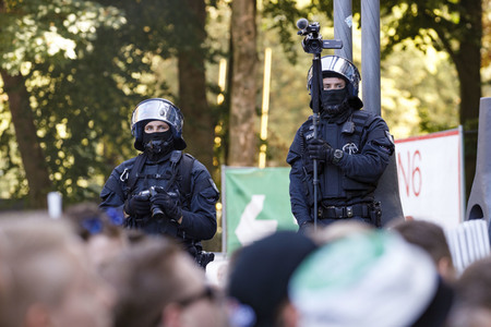 Polizeimaßnahmen beim Derby 1. FC Köln gegen Borussia Mönchengladbach in Köln