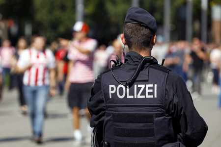 Polizeimaßnahmen beim Derby 1. FC Köln gegen Borussia Mönchengladbach in Köln