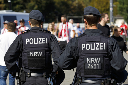 Polizeimaßnahmen beim Derby 1. FC Köln gegen Borussia Mönchengladbach in Köln