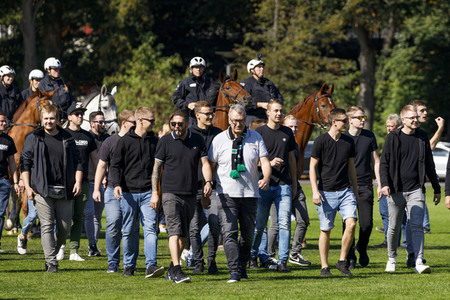 Polizeimaßnahmen beim Derby 1. FC Köln gegen Borussia Mönchengladbach in Köln