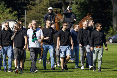 Polizeimaßnahmen beim Derby 1. FC Köln gegen Borussia Mönchengladbach in Köln