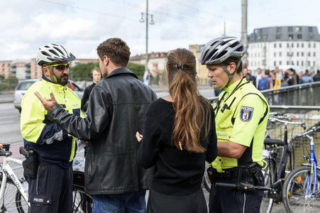 Polizei kontrolliert Fahrer von E-Sootern in Berlin
