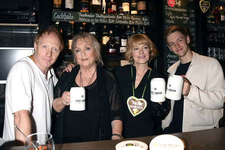 Serienpremiere 'Prost Mortem - Die letzte Runde' in München