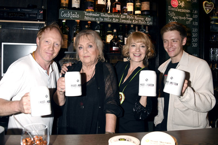 Serienpremiere 'Prost Mortem - Die letzte Runde' in München