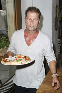 'Henry Likes Pizza' Event in Hamburg