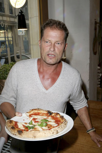 'Henry Likes Pizza' Event in Hamburg