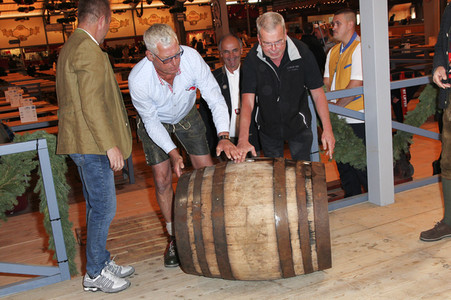 Wiesn Anstich auf dem Oktoberfest 2019 im Schottenhamel Festzelt in München