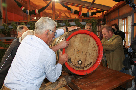 Wiesn Anstich auf dem Oktoberfest 2019 im Schottenhamel Festzelt in München