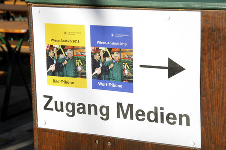 Wiesn Anstich auf dem Oktoberfest 2019 im Schottenhamel Festzelt in München