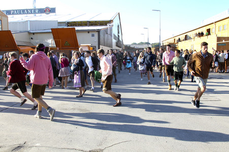 Wiesn Anstich auf dem Oktoberfest 2019 im Schottenhamel Festzelt in München